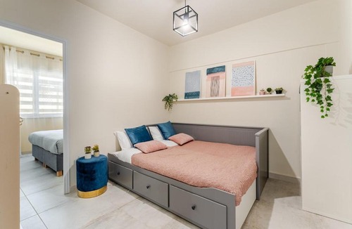 Athens City Centre Apartment | Brand New Modern Stylish 6BDR 3BATH APT-Athens