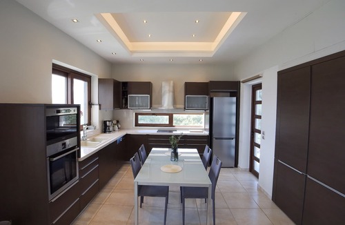 Pitharion Apartment | Breathtaking-View, Air-Conditioned 2-bedroom House!