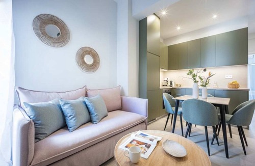 Filopappou Apartment | Bright & Stylish 1BR with Balcony in Koukaki