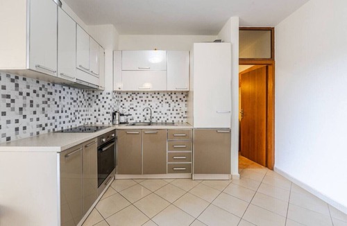 Sarande Apartment | Bright Sunny Apartment by PikHost