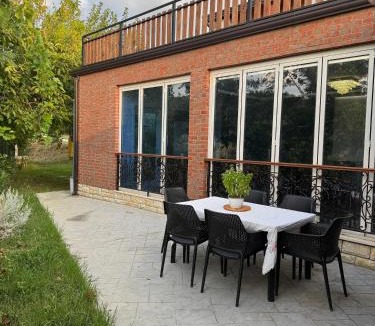 Golem Villa | Bujtina Hilal