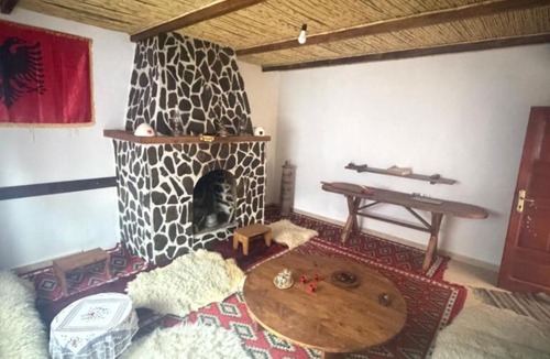 Diber County Villa | Bujtina oda e oxhakut