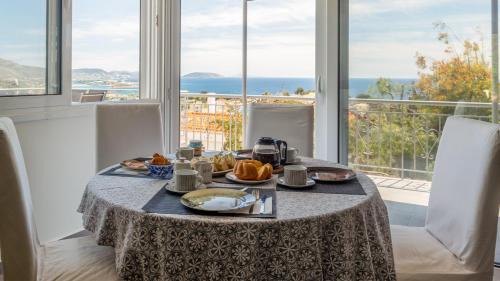 Saronikos House | Bunny island- seaview house, private garden , Lagonisi, Attika riviera by Comfortbnb