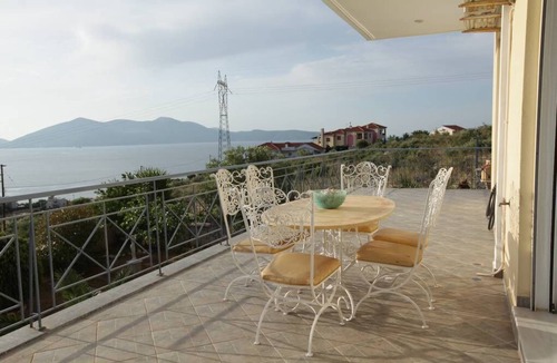 Aliverion Apartment | Bussiness Maisonette Getaway, 5 min from the beach