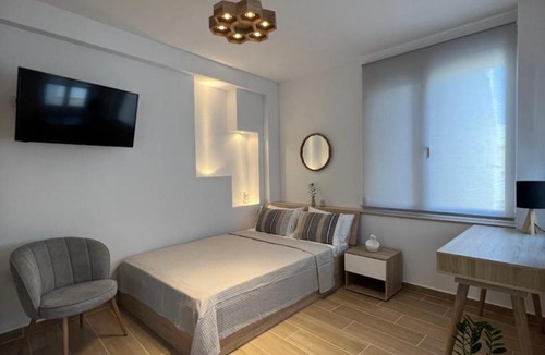 Ermoupoli Apartment | Calm Joy & J - Bee