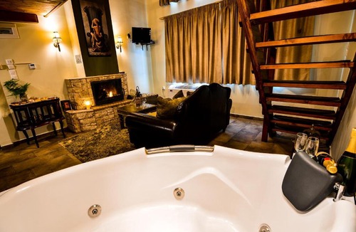 Synikia Mesi Trikalon House | Camelia Suites