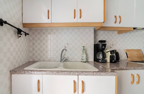 Zografos Apartment | Campus View Flat: Next to Universities by ΜΡS