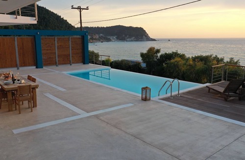 Agios Nikitas House | "Capro" mit Infinity-Pool by Interhome