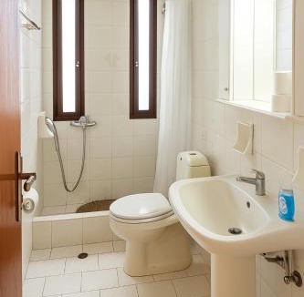 Galatas Apartment | Captain Michalis Apartments - 750m from Kalamaki Beach