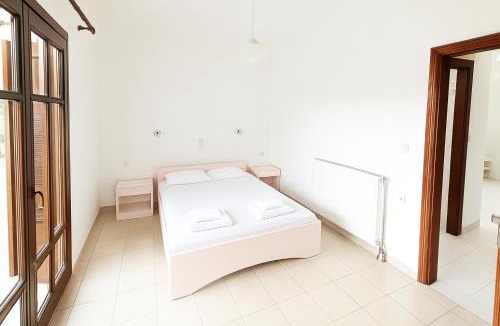 Galatas Apartment | Captain Michalis Apartments - 750m from Kalamaki Beach