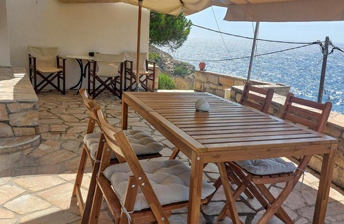 Armenistis House | Captain's View Guesthouse