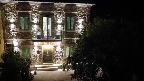 Melikia Apartment | Captain Theo's modern apartment Maria