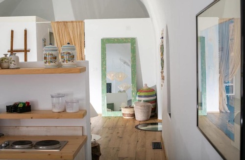 Finikia Apartment | Casa Itaca luxury apartments with private jacuzzi and sea view in Finikia - Oia
