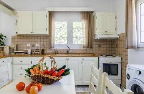 Stafylos Apartment | Casa Mia Skopelos - Spacious 3-Bedroom House near Stafylos Beach
