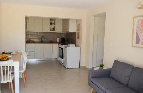 Alepou Apartment | Casa Raymo