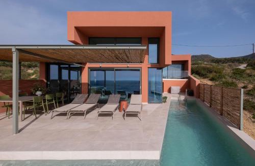 Livadia Villa | Casa Tarrha- Beachfront Villa with Heated Pool
