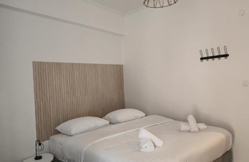 Attiki Apartment | Central Athens Home by Rod, 2BR for 5, Near 2 Metro Stations