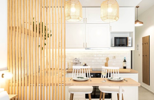 Omonia Apartment | Central Modern Studio, 1 min to Metro, 10 min to Acropolis + Discounts available