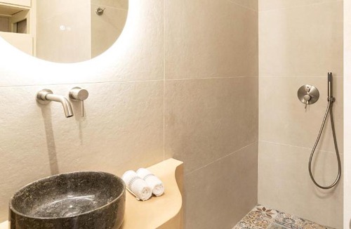 Metaxourgio Apartment | Central Modern Studio with balcony,1 min to Metro,10 min to Acropolis