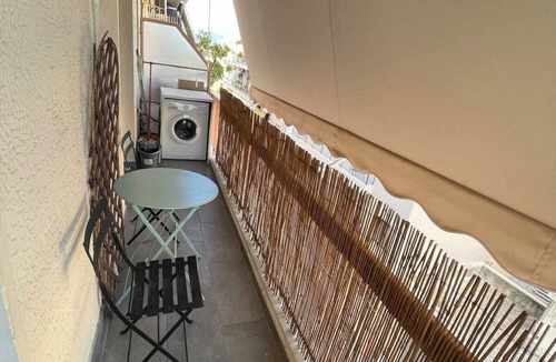 Kerameikos Apartment | Central vintage Apartment with Acropolis view