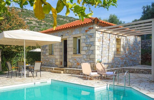 Kardamyli Villa | Charming 1 bedroom villa w/ pool + terrace