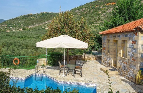 Kardamyli Villa | Charming 1 bedroom villa w/ pool + terrace