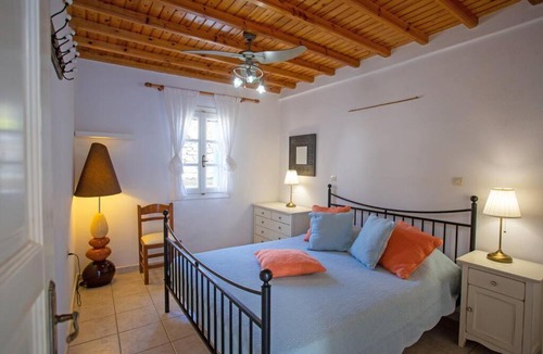 Platis Gialos House | Charming 3 Bedroom Maisonette