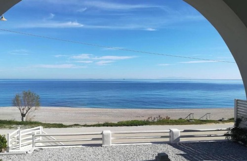 Mourteri Apartment | Charming Apartments next to the Sea