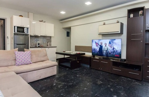Kallithea Apartment | Charming Athinas House with Modern Touches