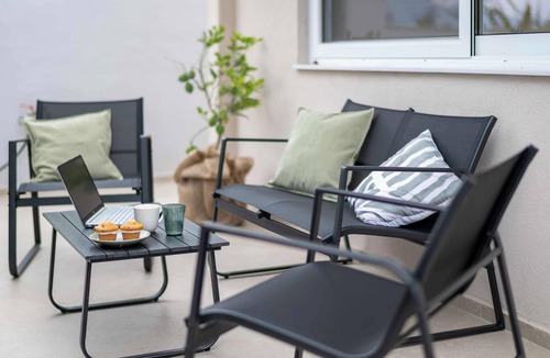 Mikri Mantineia House | Charming Seaside Stay in Verga - Relax in Style