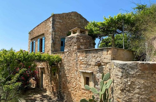 Kokkinon Khorion House | Charming Stone House in a Cretan Village – Olive Grove Views & Stargazing