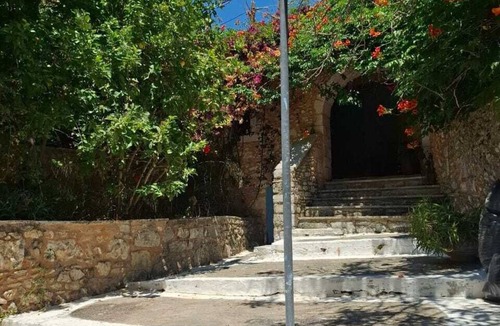 Kokkinon Khorion House | Charming Stone House in a Cretan Village – Olive Grove Views & Stargazing