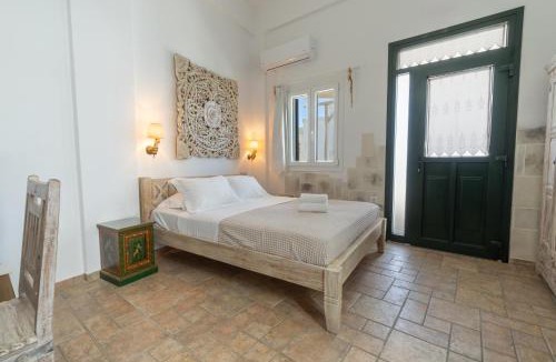 Zefiria Apartment | Charming Traditional Cycladic Studio in Zefyria