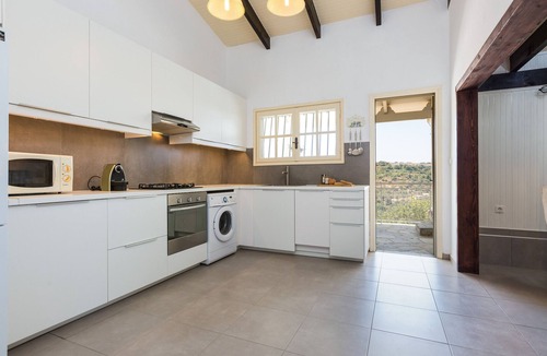 Oros Villa | Charming Villa above Rethymno Family Friendly