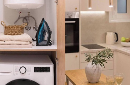 Athens City Centre Apartment | Chic Stay | Spa-Style Bath | Acropolis
