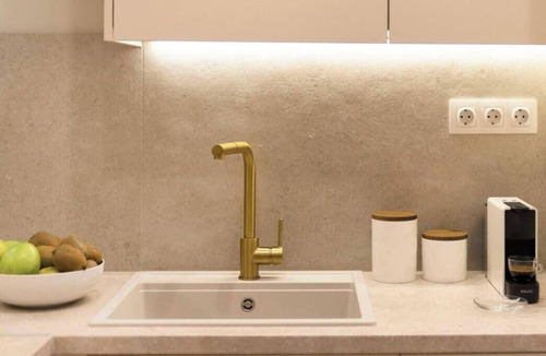Athens City Centre Apartment | Chic Stay | Spa-Style Bath | Acropolis
