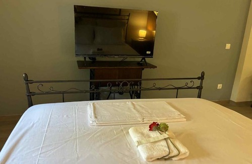 Chios Town Apartment | Chios Orange Tree Retreat