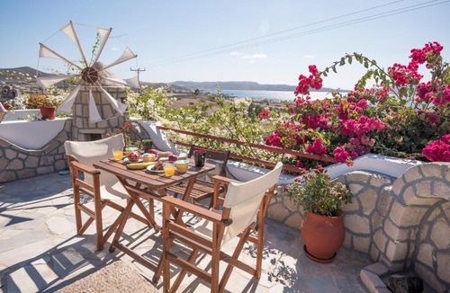 Adamas Bed & Breakfast | Christos rooms milos