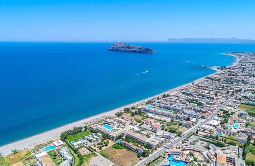 Agia Marina Villa | Chryseis Villa Chania: Walk to Beach, Shops & Restaurants/Private Heated Pool