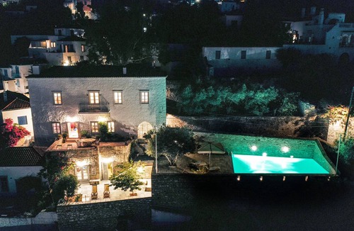 idhra Villa | Classy Villa with Wonderful View and swimming pool