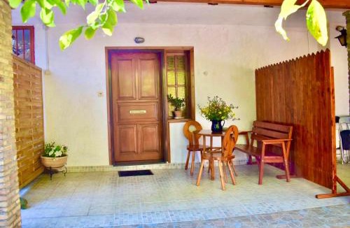 Patras Apartment | Claus 72 str cottage