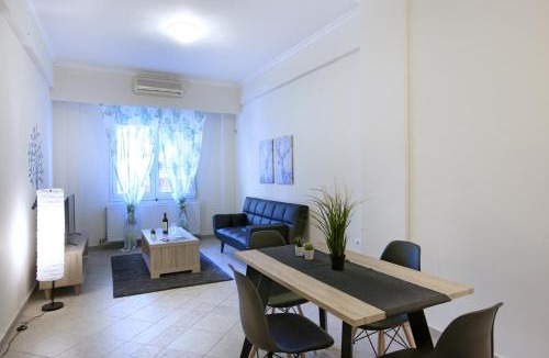 Anafiotika Apartment | Comfortable apartment at the foot of the Odeon of Herodes Atticus