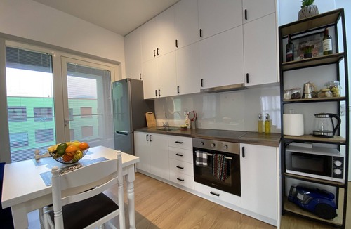 Tirana Apartment | Comfortable Apartment in a Colorful Complex: Wi-Fi, Air Conditioning, Netflix