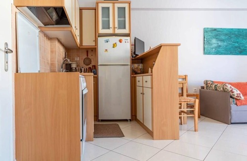 Kalamata Apartment | Comfy beach flat, 10min to the city center