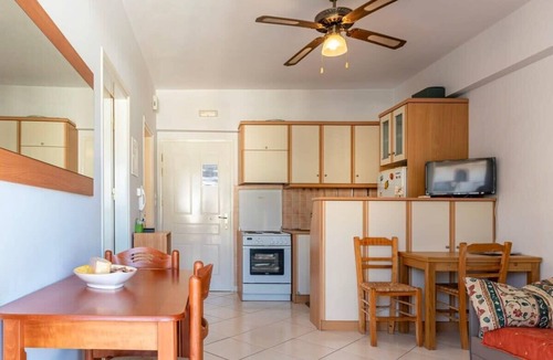 Kalamata Apartment | Comfy beach flat, 10min to the city center