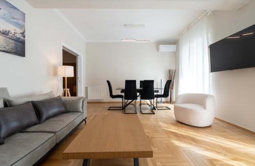 Koukaki Apartment | Corner Penthouse in Acropolis