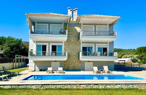 Oropos Apartment | Costa Kalamos Suites