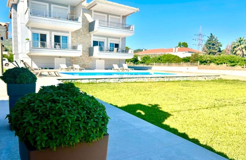 Oropos Apartment | Costa Kalamos Suites