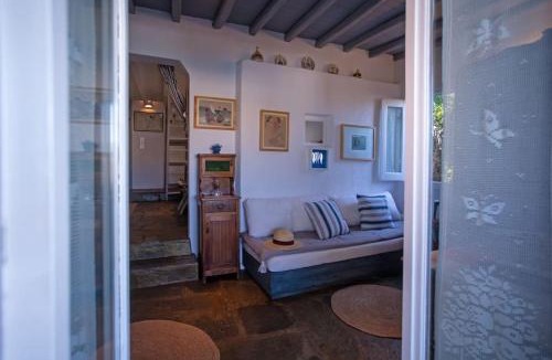 Ornos House | Cosy Bohème retreat with sea views