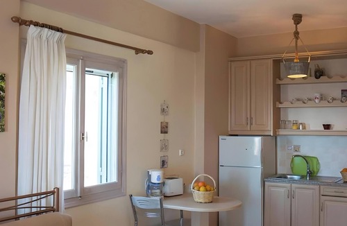 Foinikounta House | Country House 'No 1 Holiday Home For 4 Adults' with Sea View, Wi-Fi and Air Conditioning
